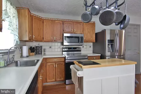 8078 Escalon Ave, Pasadena, MD 21122 photo 9
