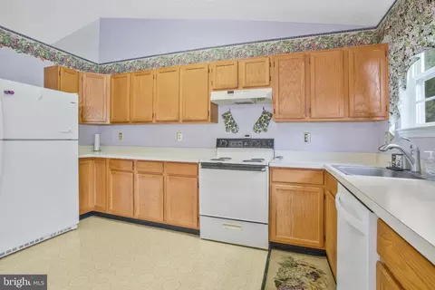 408 Forest Bridge Ct, Laurel, MD 20724 photo 13