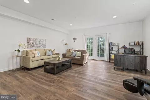 8264 White Star Xing, Pasadena, MD 21122 photo 2