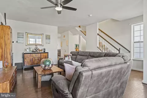 8264 White Star Xing, Pasadena, MD 21122 photo 14