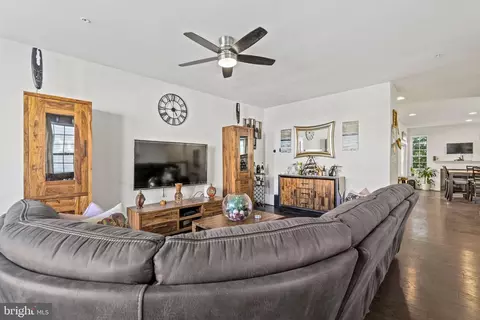 8264 White Star Xing, Pasadena, MD 21122 photo 15