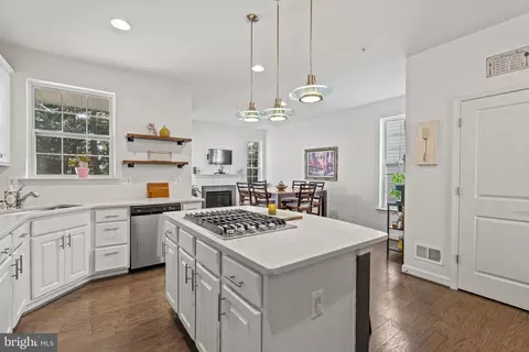 8264 White Star Xing, Pasadena, MD 21122 photo 12