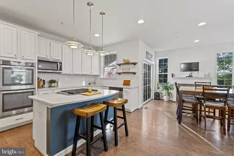 8264 White Star Xing, Pasadena, MD 21122 photo 6