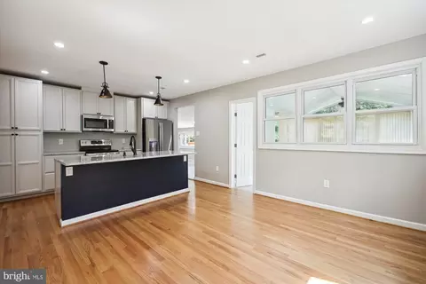 868 Swift Rd, Pasadena, MD 21122 photo 3