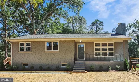 868 Swift Rd, Pasadena, MD 21122