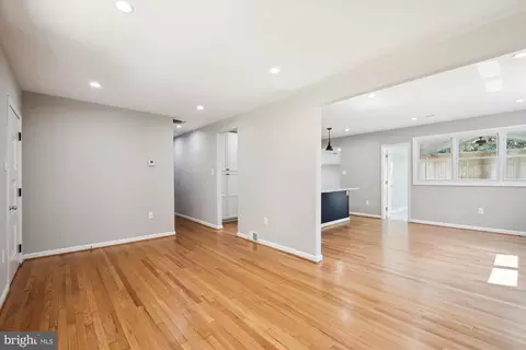 868 Swift Rd, Pasadena, MD 21122 photo 6