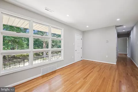 868 Swift Rd, Pasadena, MD 21122 photo 5