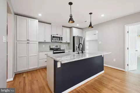 868 Swift Rd, Pasadena, MD 21122 photo 2