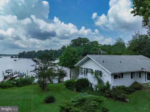 2658 Greenbriar Ln, Annapolis, MD 21401