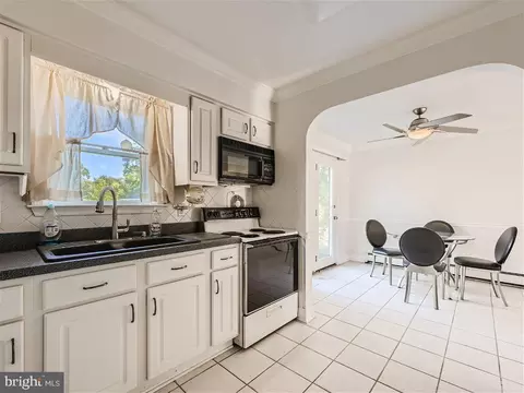 8447 Lyndale Rd, Pasadena, MD 21122 photo 5