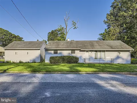 8447 Lyndale Rd, Pasadena, MD 21122