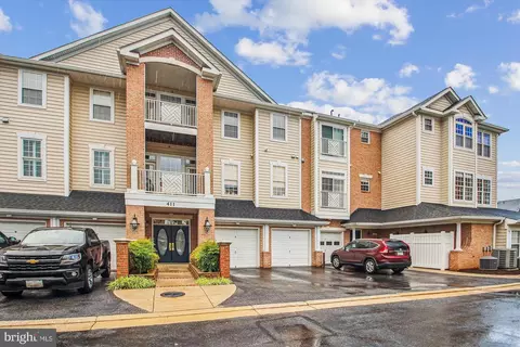 411 Hamlet Club Dr #207, Edgewater, MD 21037
