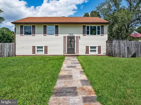 762 220th St, Pasadena, MD 21122