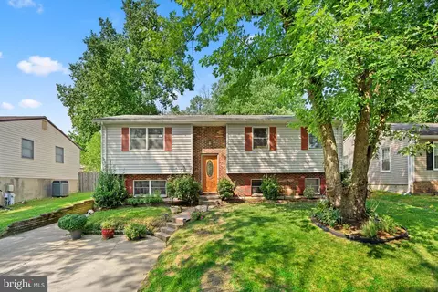 1100 Holmespun Dr, Pasadena, MD 21122