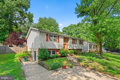 1100 Holmespun Dr, Pasadena, MD 21122 photo 2
