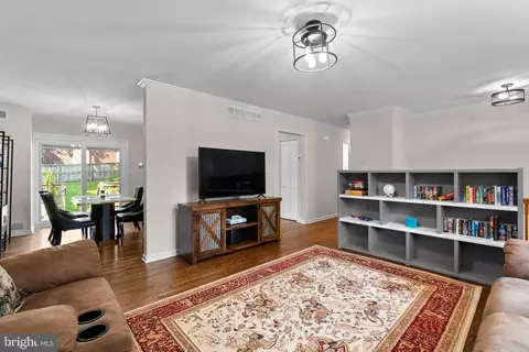 1100 Holmespun Dr, Pasadena, MD 21122 photo 5