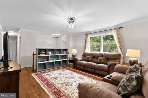 1100 Holmespun Dr, Pasadena, MD 21122 photo 6