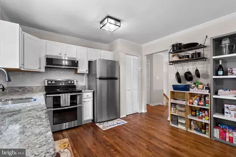1100 Holmespun Dr, Pasadena, MD 21122 photo 9