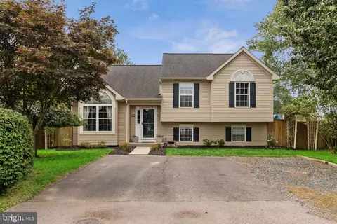 359 Gaylor Rd, Glen Burnie, MD 21060