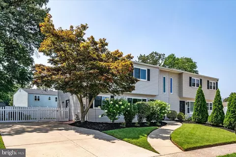 7706 Princess Pl, Pasadena, MD 21122
