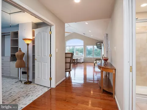 Entry Way - 369 Edgewater Rd, Pasadena, MD 21122 photo 3 of 6