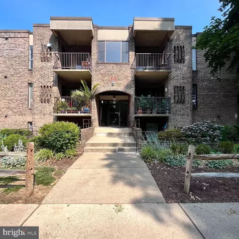 17 Silverwood Cir #1, Annapolis, MD 21403