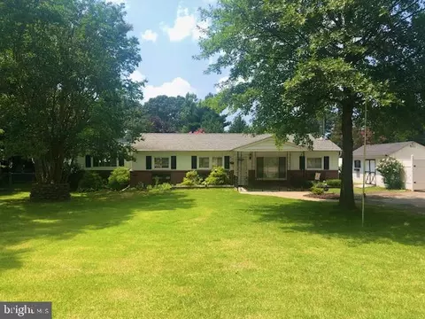 7914 Elizabeth Rd, Pasadena, MD 21122