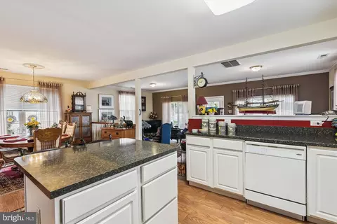 124 Bar Harbor Rd, Pasadena, MD 21122 photo 25