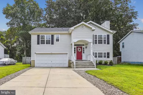 679 Swan Dr, Deale, MD 20751