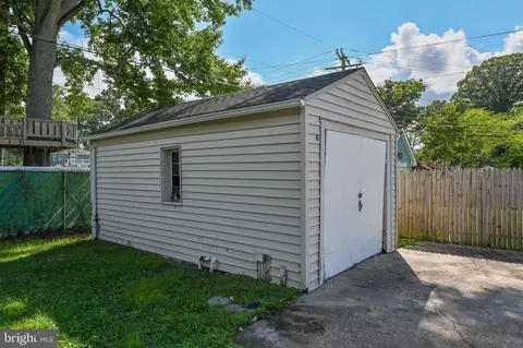 219 Spruce Ave, Edgewater, MD 21037 photo 3