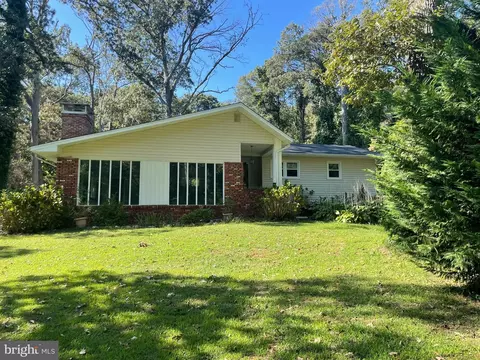 8174 Bodkin Ave, Pasadena, MD 21122