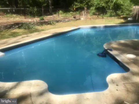 8174 Bodkin Ave, Pasadena, MD 21122 photo 2