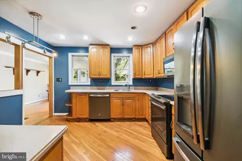 8174 Bodkin Ave, Pasadena, MD 21122 photo 4