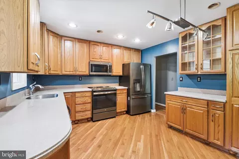 8174 Bodkin Ave, Pasadena, MD 21122 photo 5