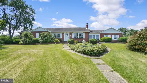 905 Hillcrest Rd, Hanover, MD 21076 photo 2
