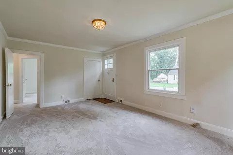 11 Luke Dr, Pasadena, MD 21122 photo 4