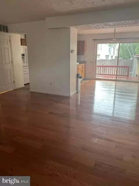 7902 Leeds Dr, Pasadena, MD 21122 photo 6
