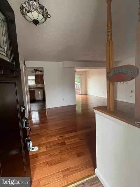 7902 Leeds Dr, Pasadena, MD 21122 photo 3