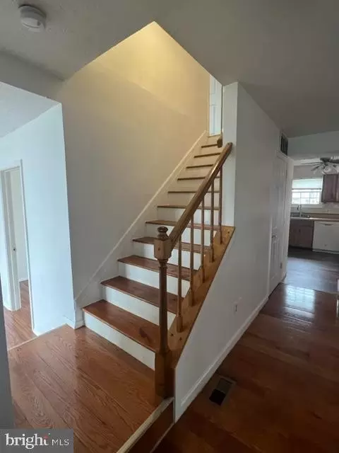 7902 Leeds Dr, Pasadena, MD 21122 photo 4