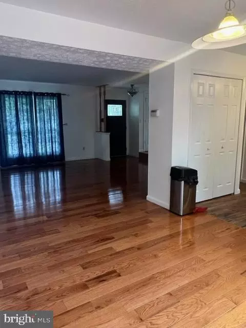 7902 Leeds Dr, Pasadena, MD 21122 photo 7
