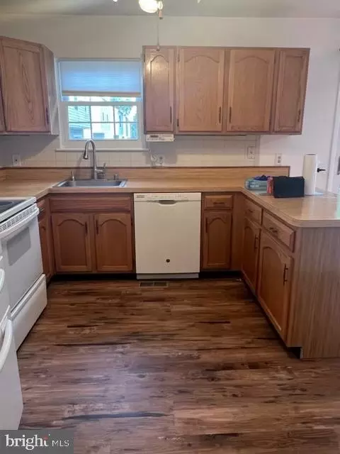 7902 Leeds Dr, Pasadena, MD 21122 photo 9