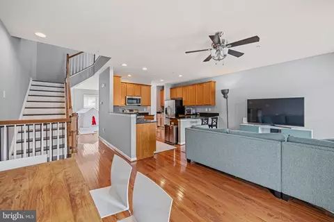 7907 Silver Oak Rd, Hanover, MD 21076 photo 2
