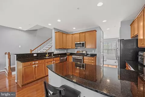 7907 Silver Oak Rd, Hanover, MD 21076 photo 3