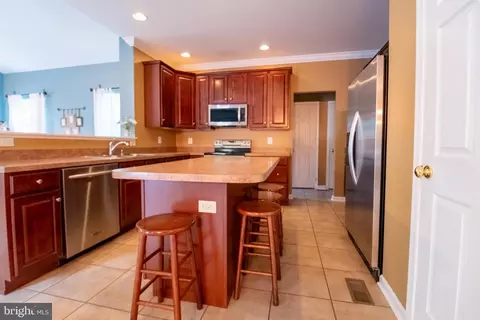 8118 A Elizabeth Rd, Pasadena, MD 21122 photo 6