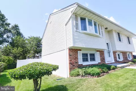 7516 Lemon Tree Ct, Hanover, MD 21076 photo 3