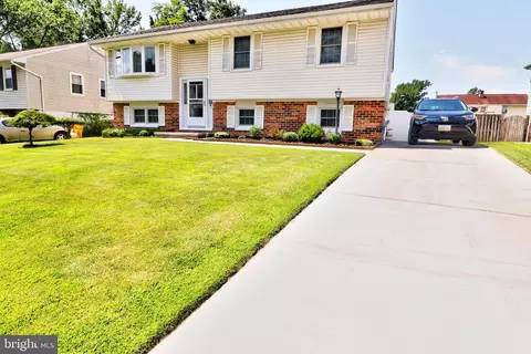 7516 Lemon Tree Ct, Hanover, MD 21076 photo 2