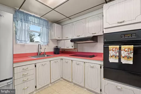 7884 W Riverside Dr, Pasadena, MD 21122 photo 12