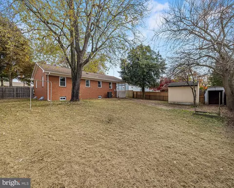 8464 Kenton Rd, Pasadena, MD 21122 photo 49