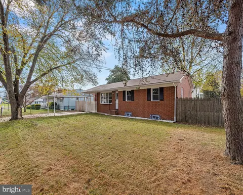 8464 Kenton Rd, Pasadena, MD 21122 photo 3
