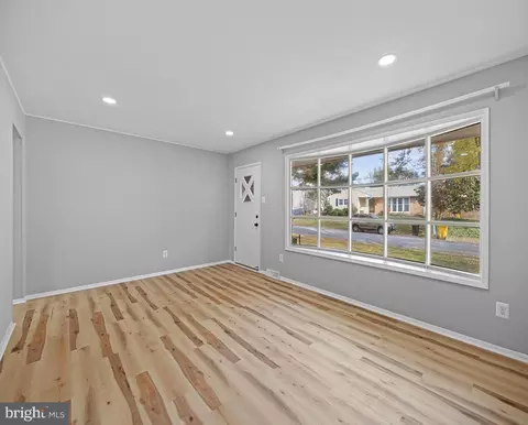 8464 Kenton Rd, Pasadena, MD 21122 photo 12